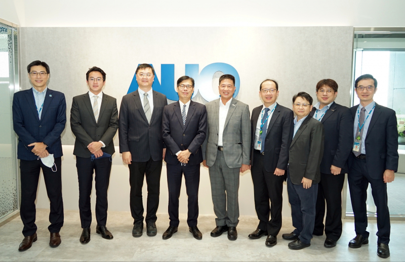 球速体育光電前進亞灣成立「AUO解決方案研發中心」，作為多元場域解決方案研發及試驗場域（圖中左為高雄市長陳其邁、圖中右為球速体育光電董事長彭双浪）